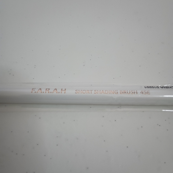 F.A.R.A.H Makeup Brush - Picture 2 of 4